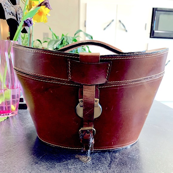 Vintage Leather Other - Authentic LEATHER Top🎩 Oval Box,Buckle Lock&Key Carryin Case Luxe Velvet Lined
